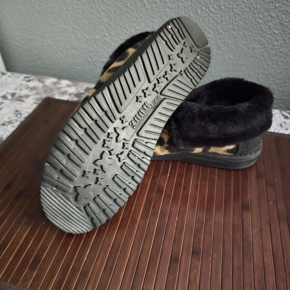 Hey Dude Leopard Print Winter Boots - Picture 4 of 4